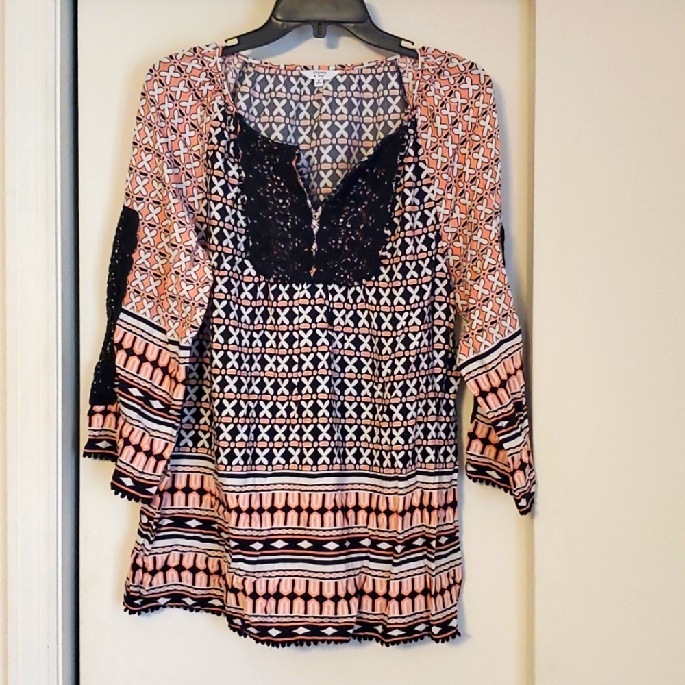 NWT Crown & Ivy Navy, Pink & White top Size Medium